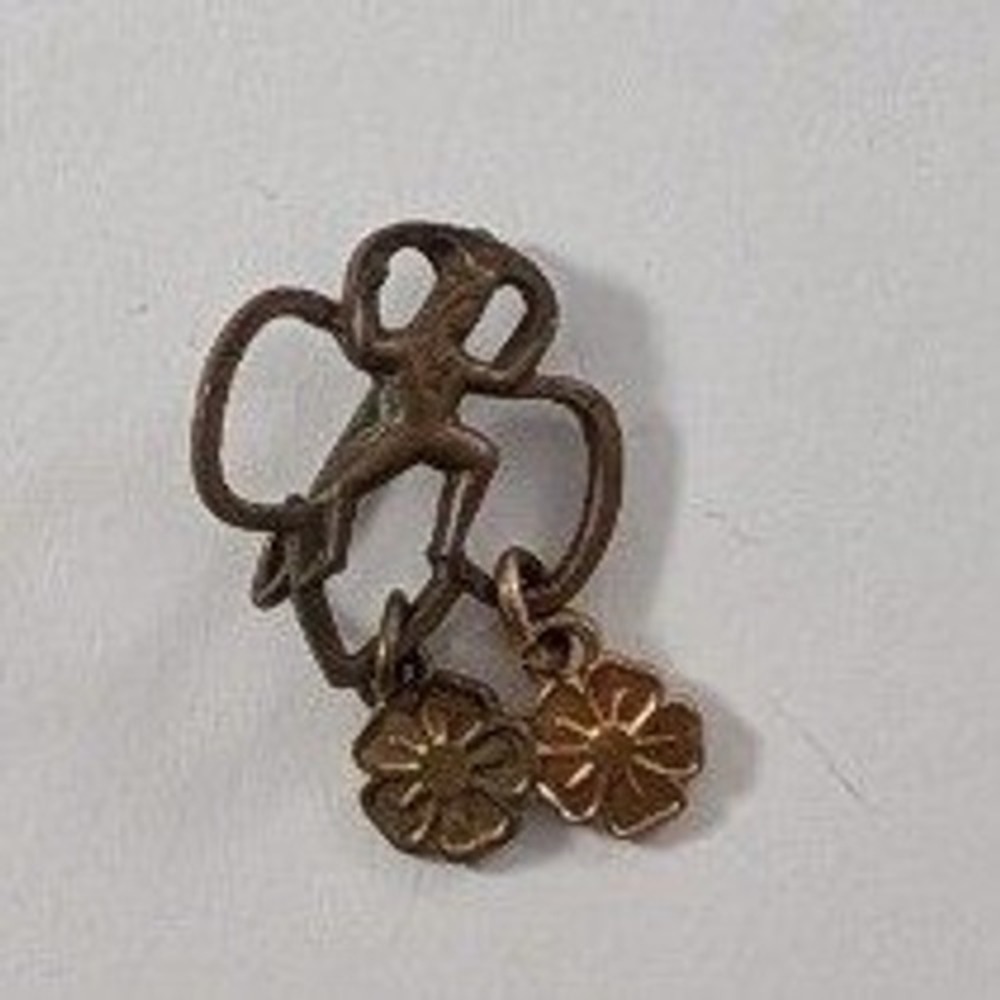 Vtg Girl Scout Brownie Pin Trefoil Brass Tone Dangle Flower Charms Collectible